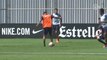 Em negociação com o Inter, meia do Corinthians treina e dá assistência de calcanhar