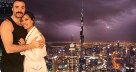 Demet Akalın Dubai Manzarasını Arkasına Alıp Bornozla Poz Verdi