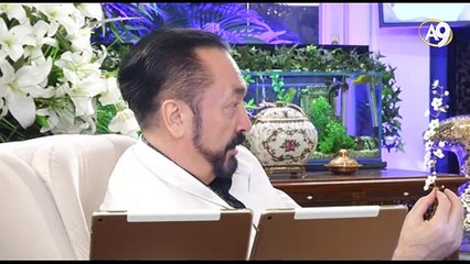 Bir ağacın dalı ve çiçeği Allah'ın yaratma sanatının delilidir.