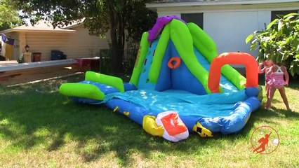 Video herunterladen: Giant Inflatable Water Slide & Shark Disney Princess Surprise w Warheads Sour Candy   Peppa Pig-VSY90ew7HII