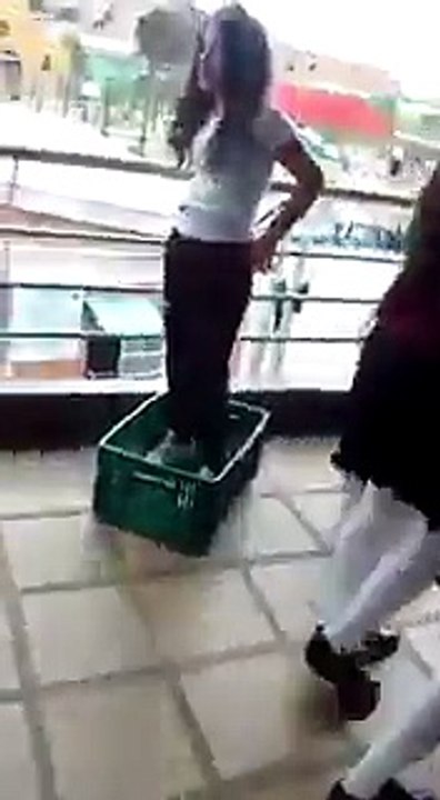 Niños De Secundaria Divirtiendose De Manera Peligrosa #QueOpinas #AcasoTuLoHiciste