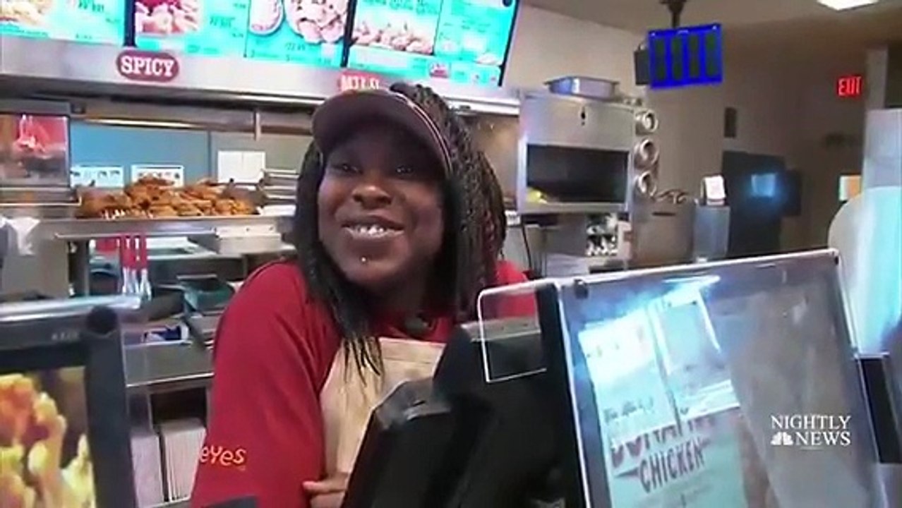 A Popeye's Customer Helps Fast Food Worker Pay For Her School Tuition Fees!