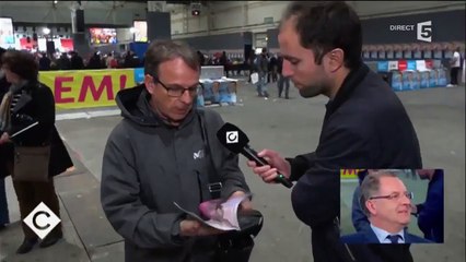 "très ennuyeux", "trop superficiel", "reste dans la banalité", "du vide" Quand le public fuit le meeting de #Macron !