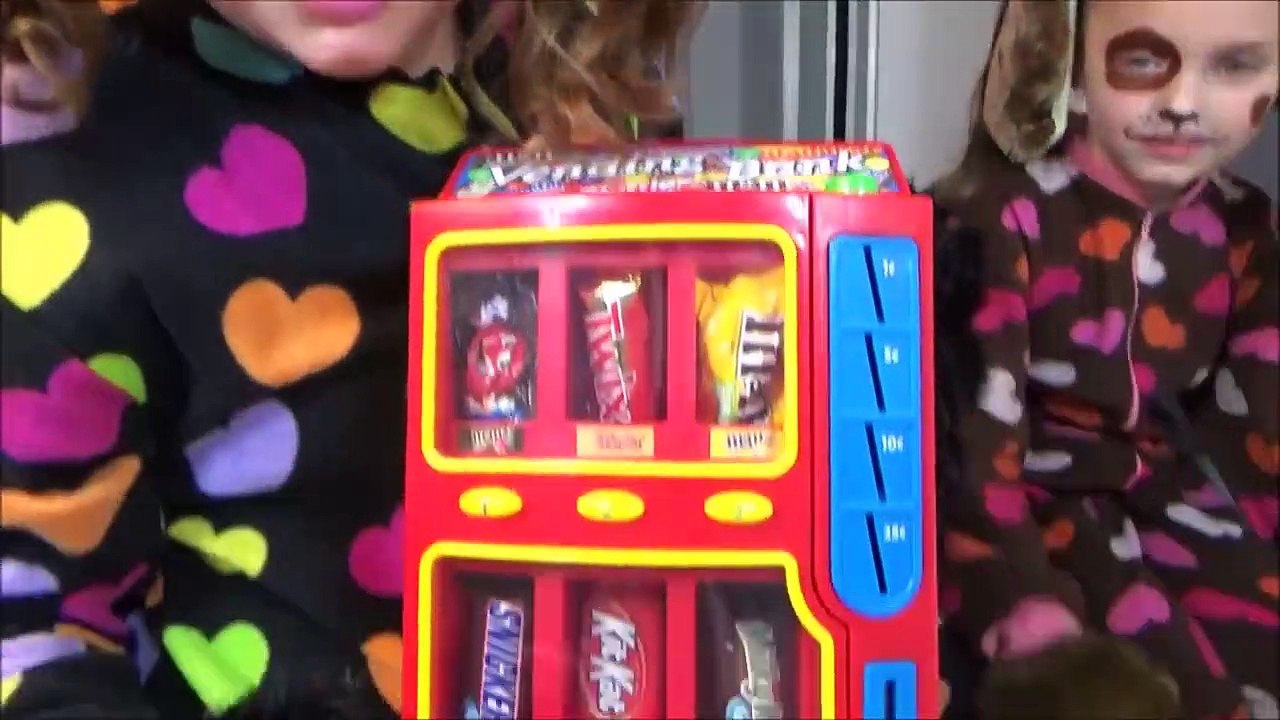 Bad Baby Kitty Victoria Puppy Annabelle Candy Machine Bloody Tooth Toy Freaks H