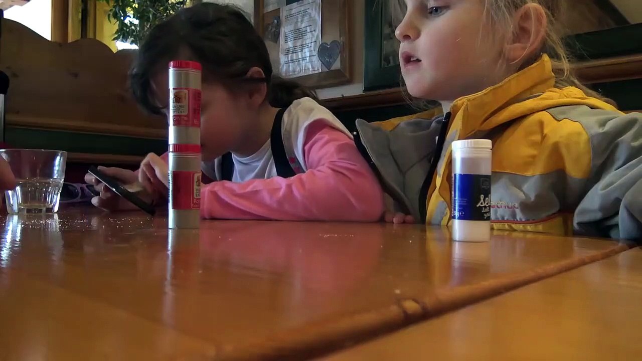 SEL ET POIVRE BOTTLE FLIP CHALLENGE !  -) • 7 Jours Fous au Ski • #7 - Stud