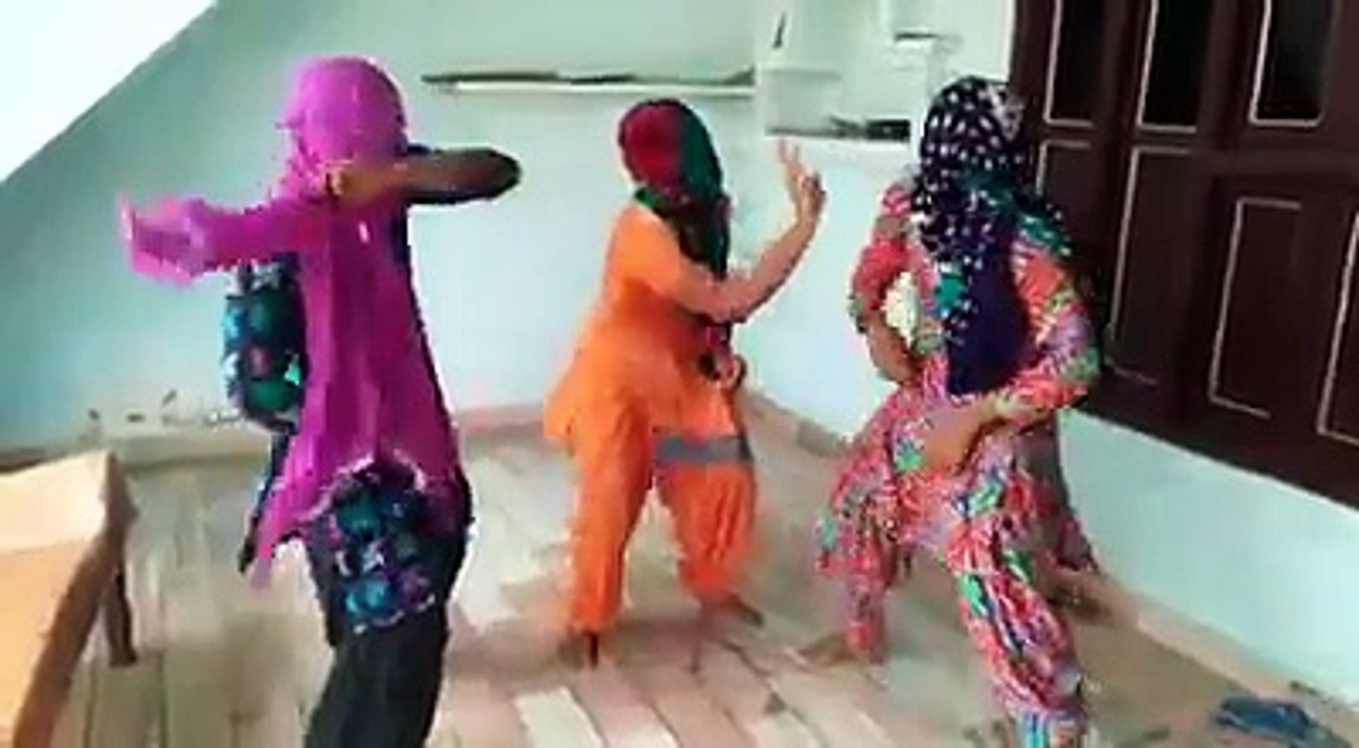 Haryanvi Funny Dance By Haryanvi Funny Team - video Dailymotion