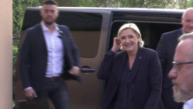 Marine Le Pen cible Macron lors d'un meeting en Eure-et-Loir