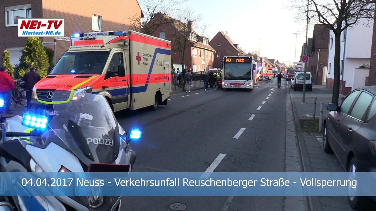 2017-04-04 Neuss: Holzheim - Linienbus weicht Radfahrer aus - viele Verletzte