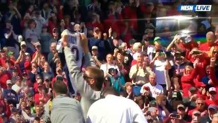 Football - Rob Gronkowski s'enfuit avec le maillot volé et retrouvé de Tom Brady