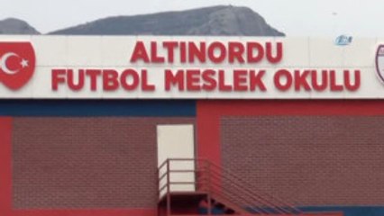 Bakan Kılıç Altınotdu Tesislerini Gezip Penaltı Atışı Yaptı