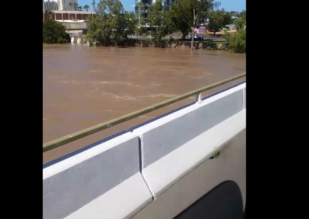 Fitzroy River Rises at Rockhampton Amid Flood Warnings