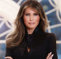 The internet is freaking out about Melania Trump's White House portrait