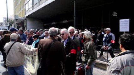 Yunanistan'da Emeklilerden "Kemer Sıkma" Karşıtı Gösteri