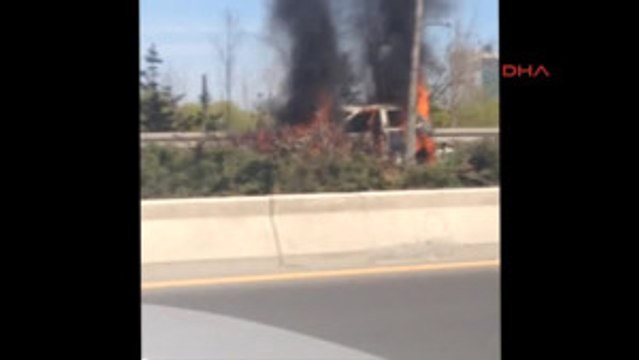 Seyir Halindeki Otomobil Alev Alev Yandı