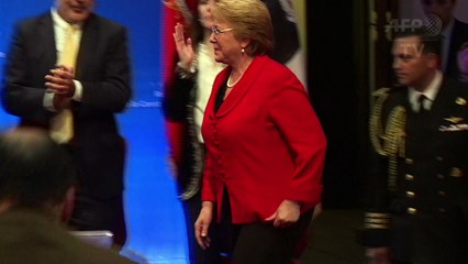 Bachelet anuncia projeto para reformar Constituição de Pinochet