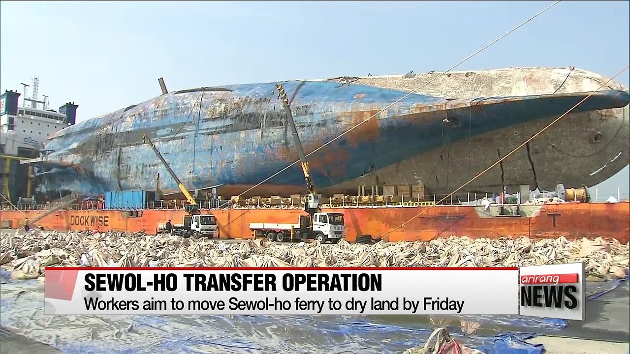 Workers aim to dock Sewol-ho onto dry land by F...