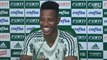 Tchê Tchê brinca com jornalista: 'Tá querendo me tirar do Palmeiras?'