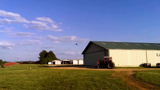 Il pilote un avion pour la première fois et frôle le drame