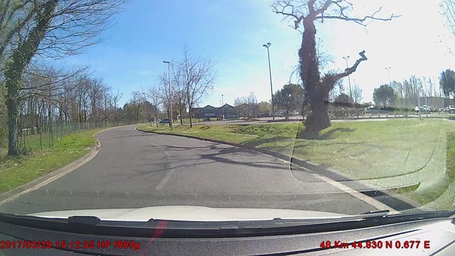 grille le stop au décathlon de mérignac