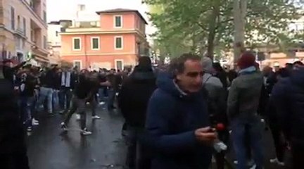 Derby, i primi cori dei tifosi presenti a Ponte Milvio