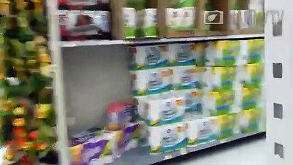 La caméra cachée de la culotte vibrante dans un supermarché