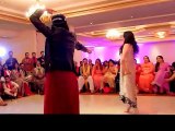 Pakistani Shadi Function Mein Beautiful Mehndi Dance