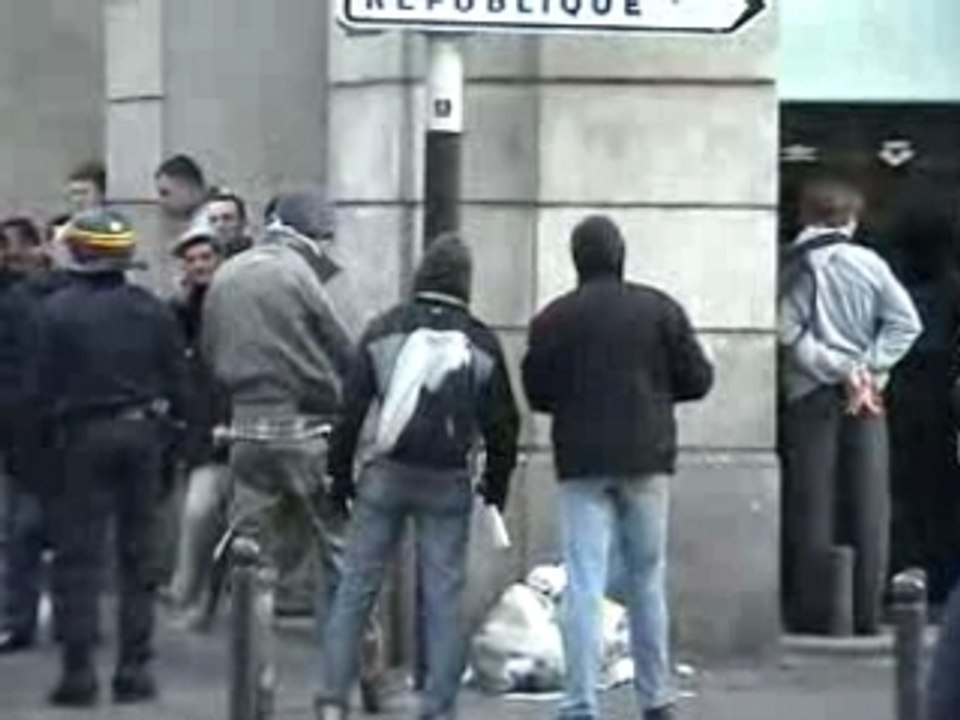 Les flics infiltrees dans la manif anti-cpe paris 28.3.06