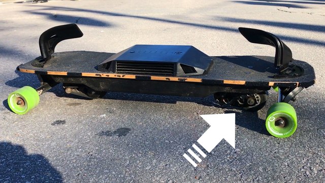 This electric skateboard is designed to glide like a snowboard