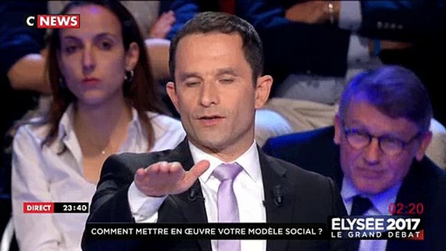 Benoît Hamon sort de ses gonds contre les animatrices du débat: Faites votre travail, ça suffit !