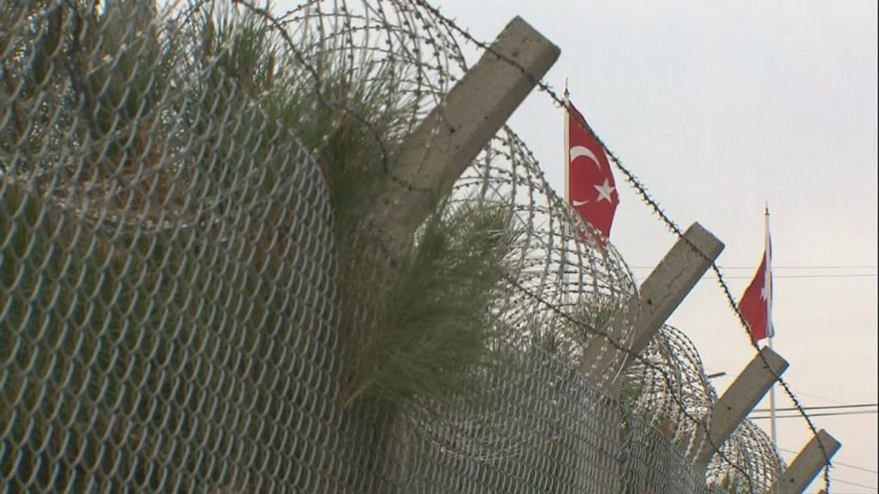 Deutscher Diplomat darf Deniz Yücel besuchen