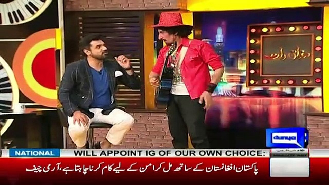 See What Iftikhar Thakur Taunts When Musadiq Malik Gives Him Money..