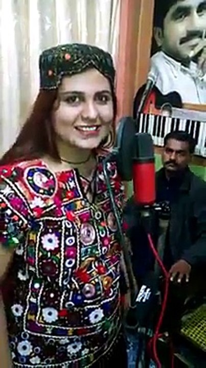 Cute Pakhtoon Singer