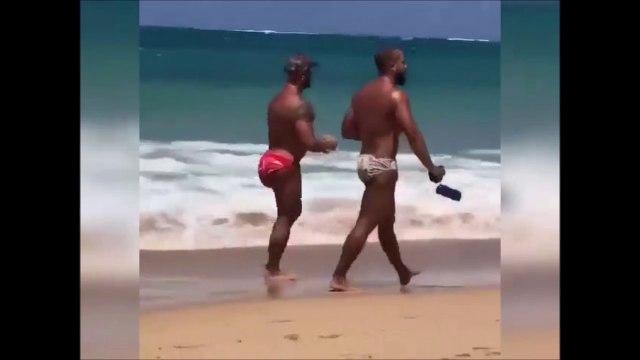 Ce brésilien a vu un peu gros pour ses prothèses de fesse non?