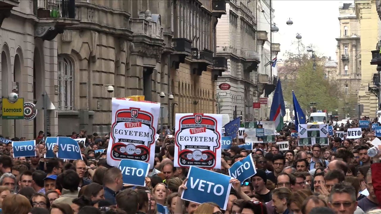 Colère des étudiants hongrois:une université menacée par une loi