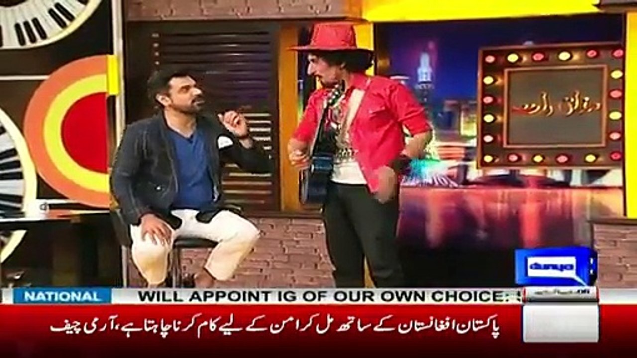 See What Iftikhar Thakur Taunts When Musadiq Malik Gives Him Money