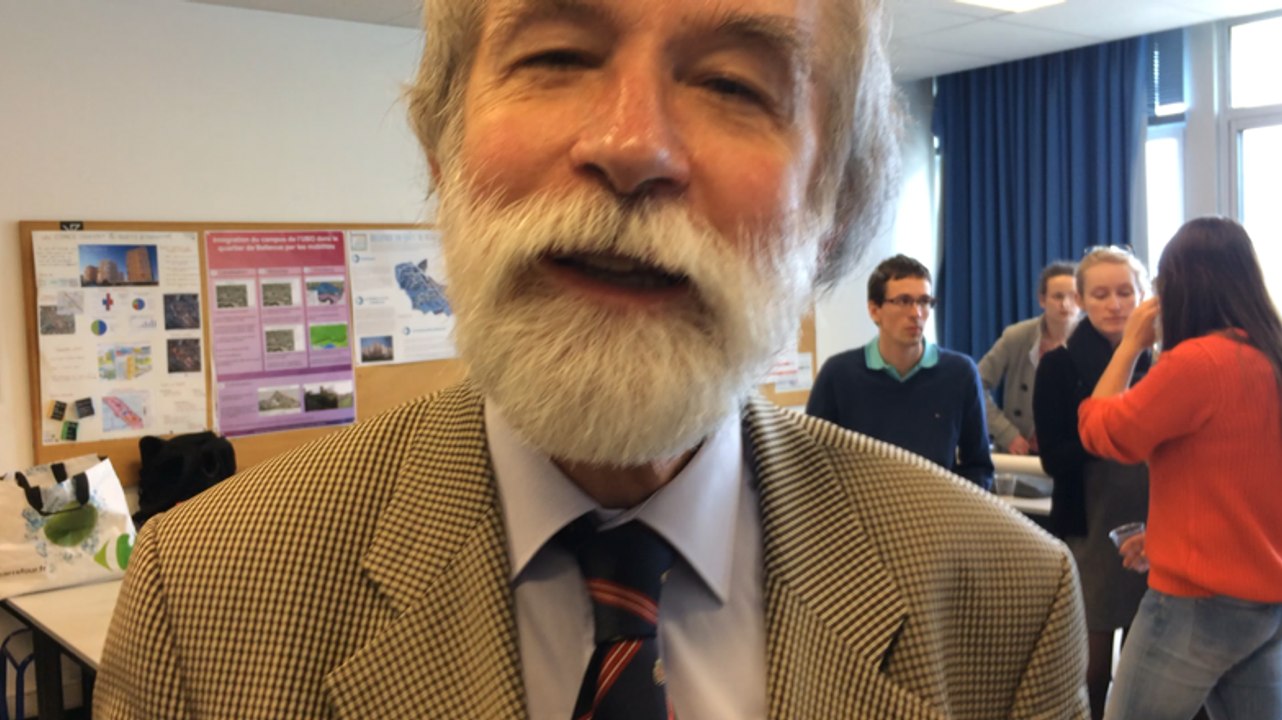Le " merci" des étudiants à Daniel Le Couédic, prof d'urbanisme
