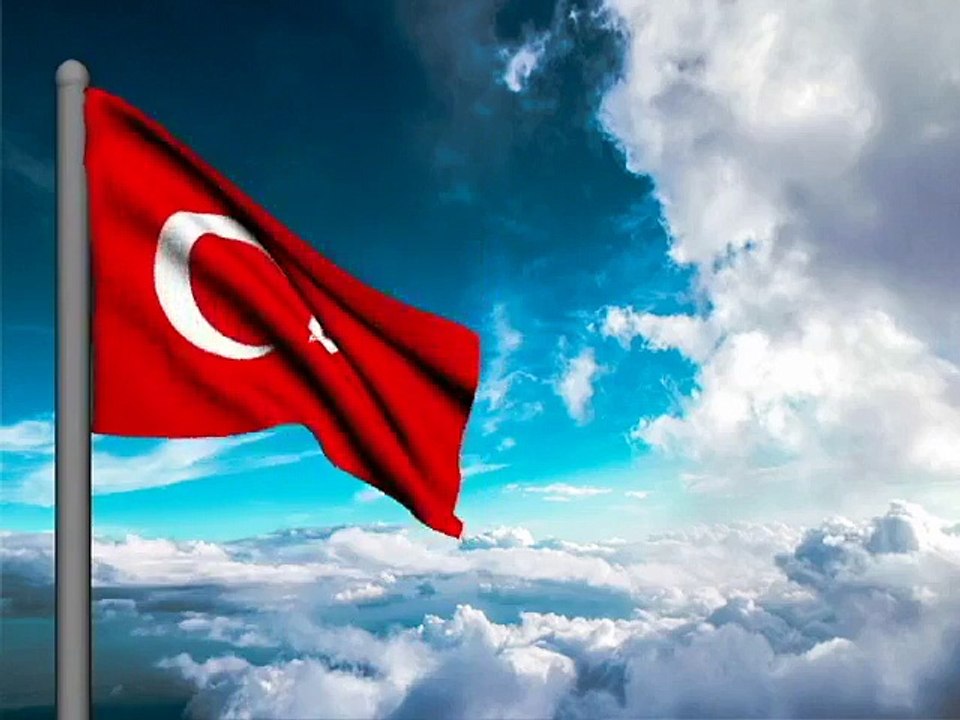 Dalgalanan Dev Türk Bayrağı