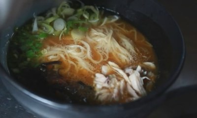 Kompetisi Makan Ramen Menarik Perhatian