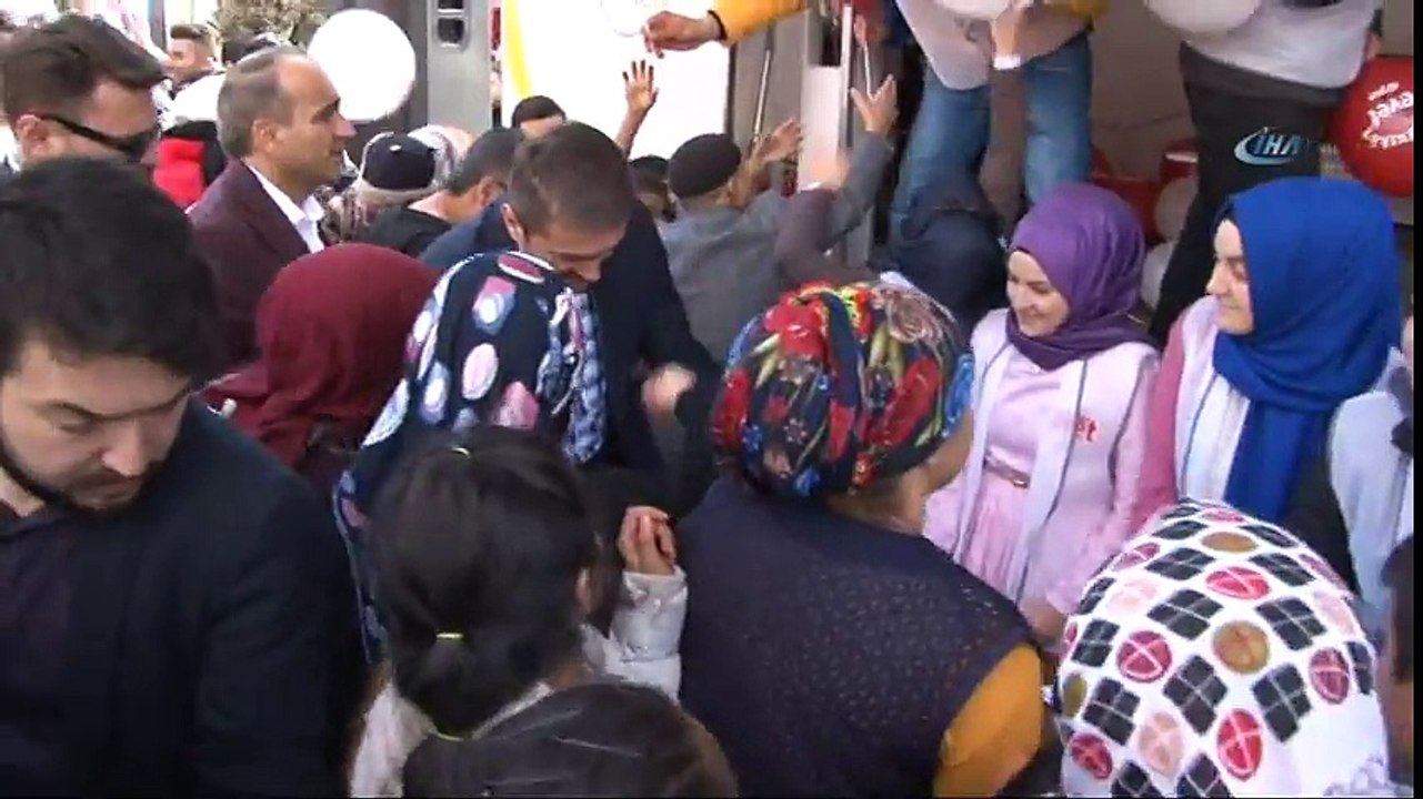 AKP İl Başkanı Selim Temurci, HDP Standını Ziyaret Etti