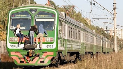 Shocking Videos of Train Surfers