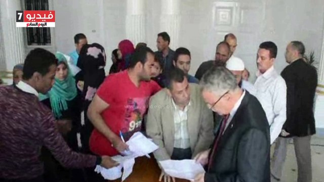 بالفيديو.. محافظ المنيا يبحث شكاوى وطلبات المواطنين ويوجه بسرعة حلها