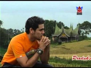 Beniqno - Tinggalah Kampuang [Official Music Video]