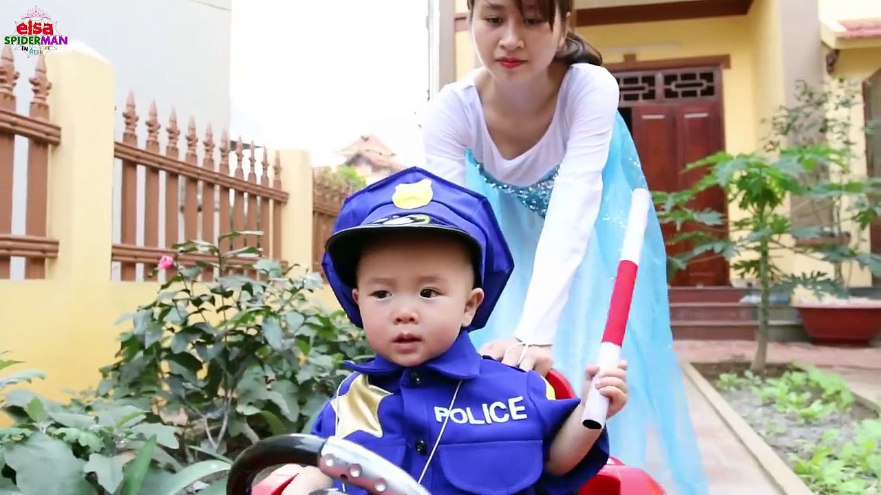 Frozen Elsa & Spiderman ★ POLICE BABY Arrest Thief Fails Toy Cars Maleficent, Hulk w_ Superhero fun!-_p-nAw1znl8