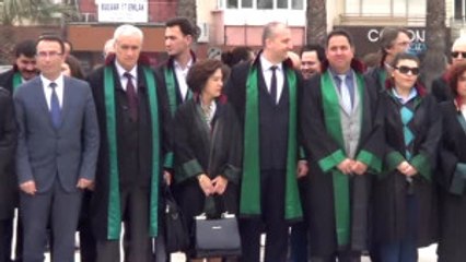 Avukatlardan Atatürk Anıtı'na Çelenk