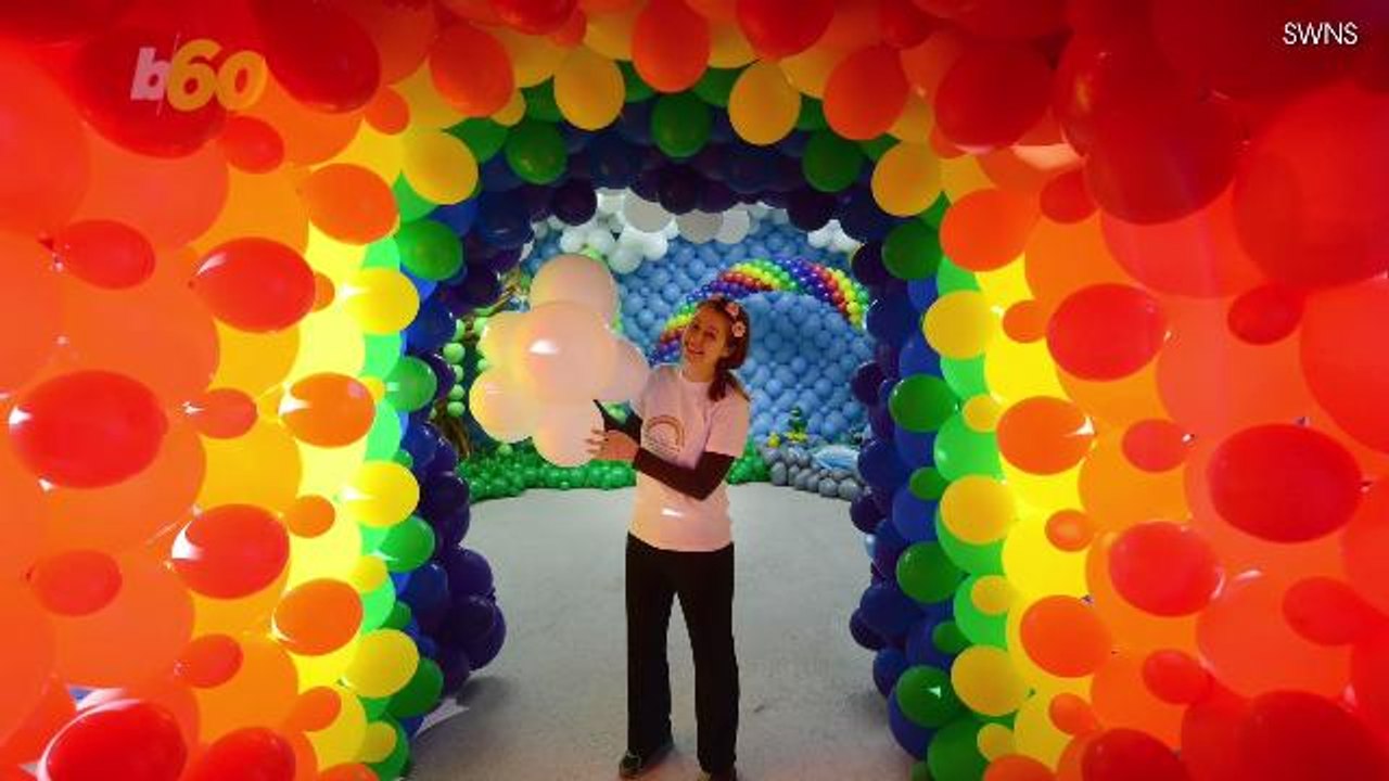 20,000 Balloons Take Balloon Animals To An Enti...