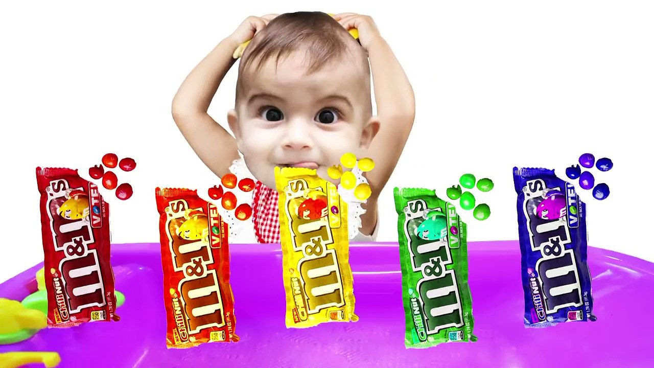 Bad Baby Crying Bath Learn Colors With Colorful M&M VS Minions Finger Family Song-xSvQr57IiY8