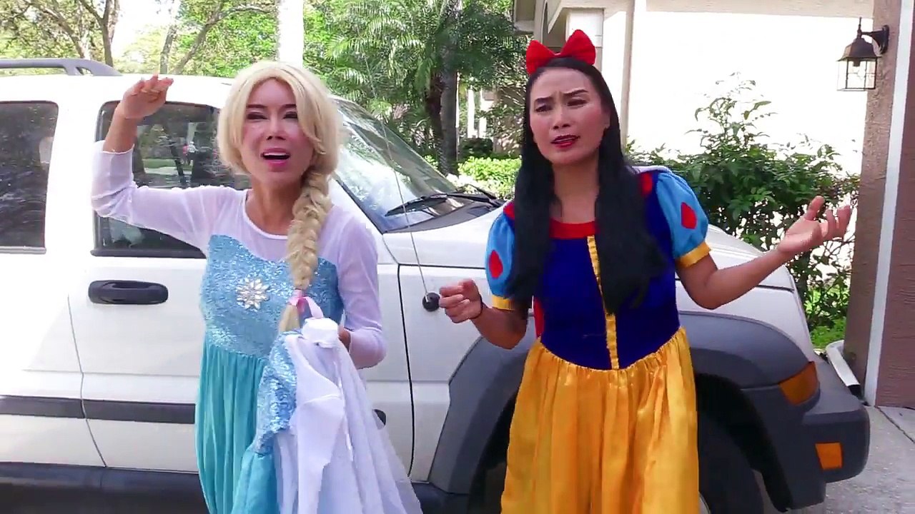 Elsa Baby Missing w_ Frozen Elsa, Snow White, princess rapunzel, chocolate fountain-9-PI5WyPbVo