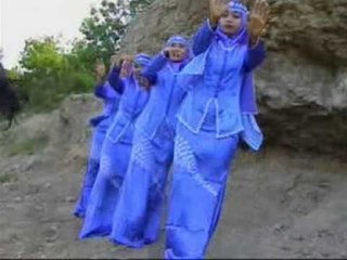 Maria Nabila - Ingin Selamat [Official Music Video]