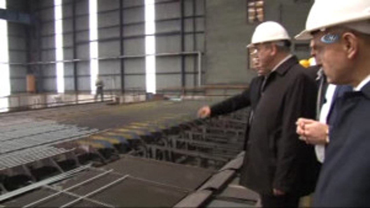 Bakan Özlü, Demir-çelik Fabrikasını Ziyaret Etti