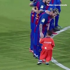 6-year-old Afghan refugee meets idol Leo Messi - and didn't want to leave him